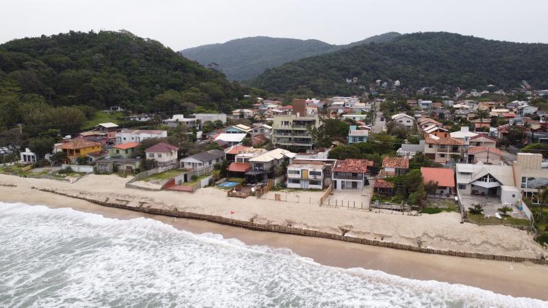 Barreira de proteção contra ressacas no Morro das Pedras é concluída