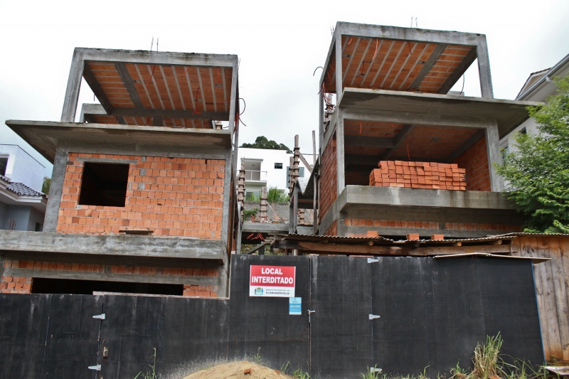 Denúncia no Prefeitura no Bairro detém obra ilegal