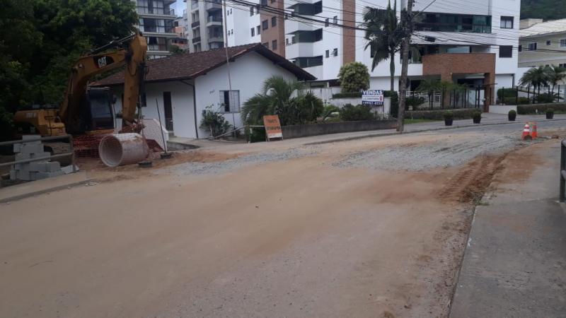 Interdição da Rua Sebastião Laurentino da Silva segue até sexta-feira(13) para ônibus e caminhões