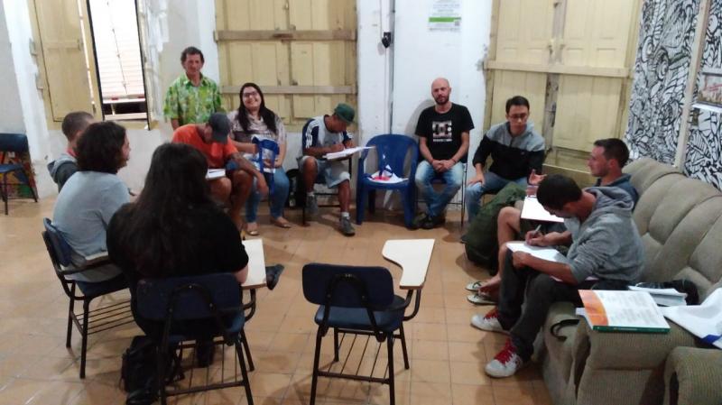 Pessoas em situação de rua vão estudar na EJA