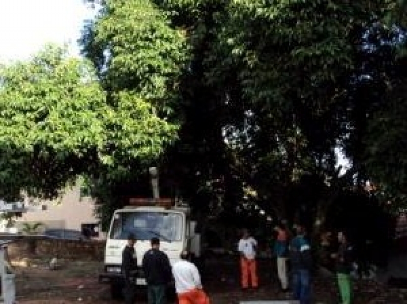 Bairro Abraão recebe equipe operacional da Floram