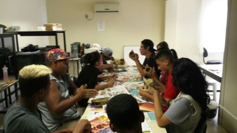 Grupos de adolescentes iniciam atividades