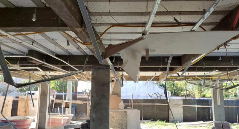 SMDU realiza demolição parcial em construção irregular no Campeche