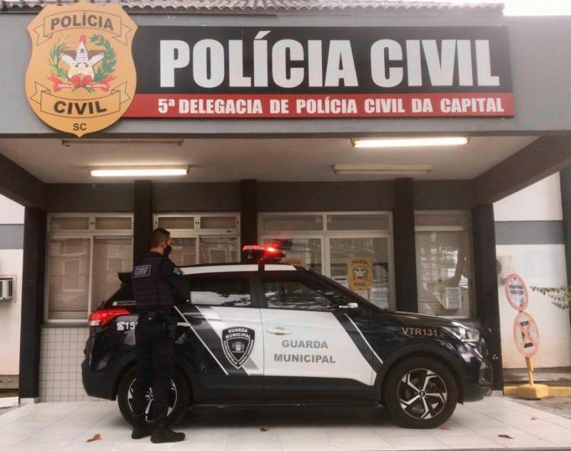 GMF Prende homem suspeito de assediar jovem em ônibus 