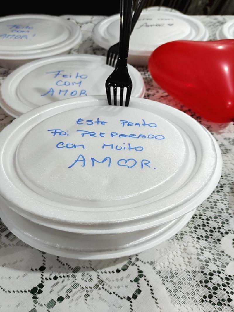 Mulheres acolhidas na Passarela da Cidadania ganham jantar de dia das mães