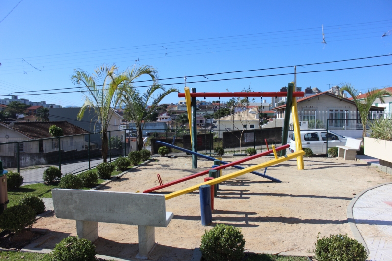 Bairro Coloninha ganha nova praça nesta quinta