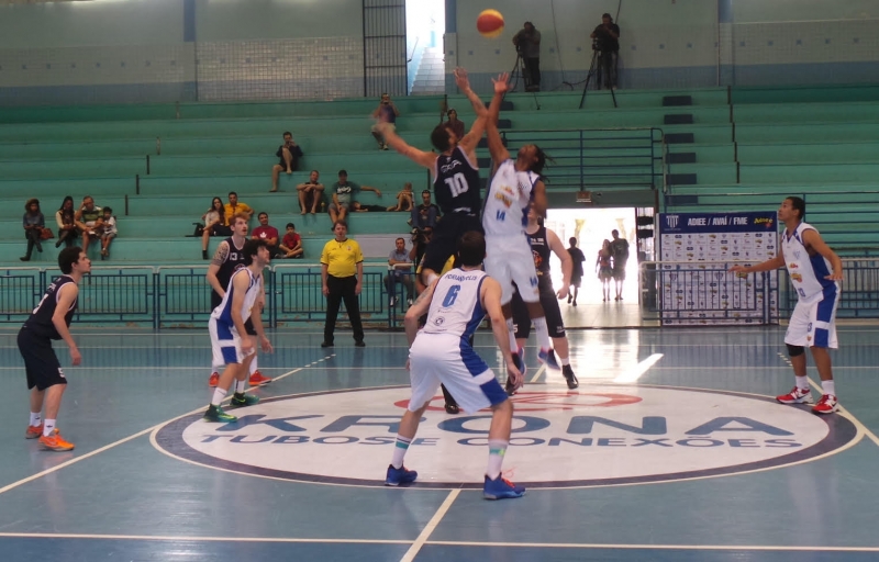 ADIEE/AVAÍ/FME/Fpolis basquete vence na estréia do estadual adulto