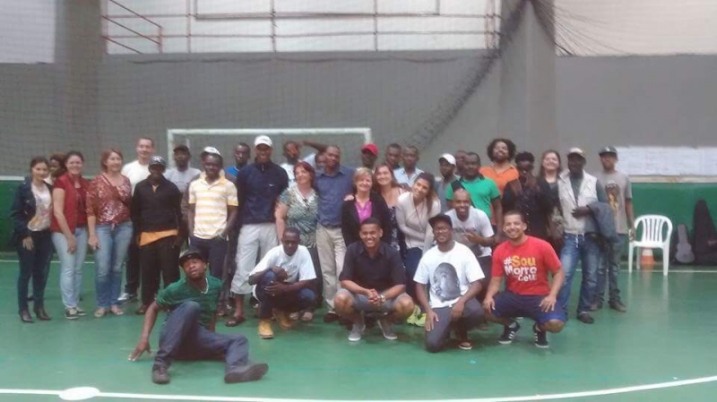Haitianos recebem carinho no Dia dos Pais