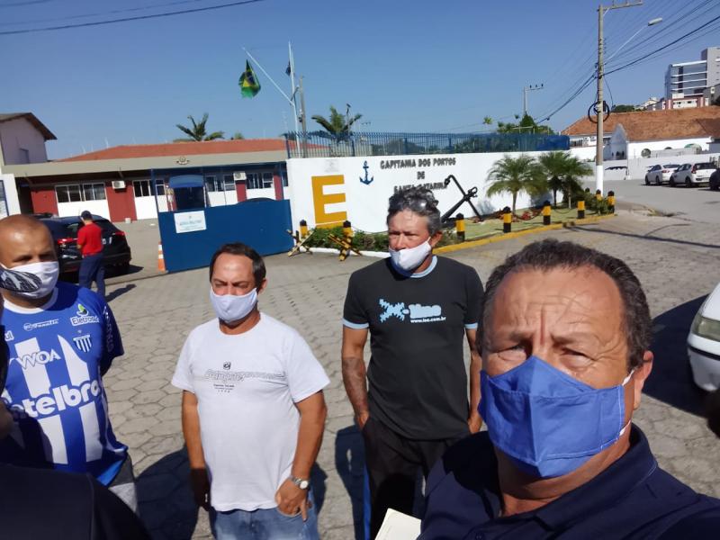 Prefeitura e representantes dos pescadores discutem carteira e curso profissional de pescador para 2021