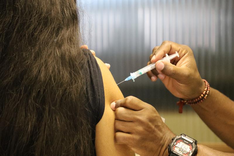 Florianópolis continua vacinação contra Covid-19, Influenza e vacinas do calendário nesta quarta