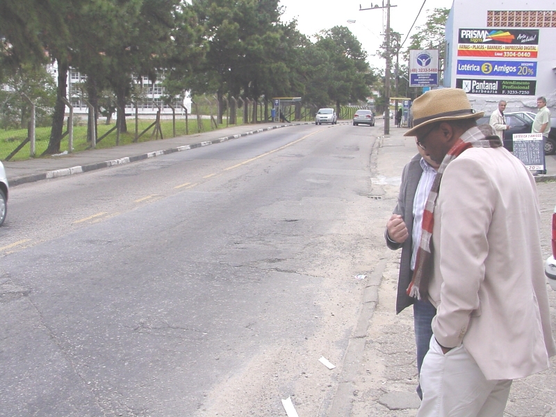 Prefeitura repavimenta rua no bairro Pantanal