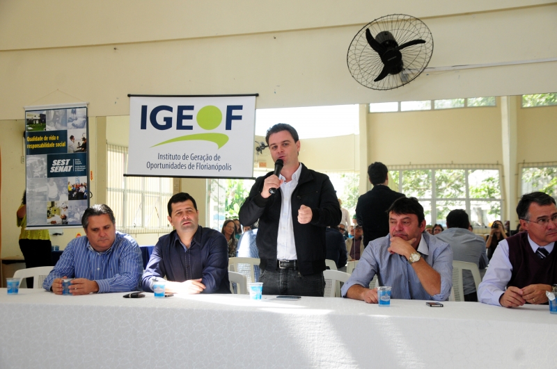 Prefeitura inaugura cursos profissionais em Capoeiras