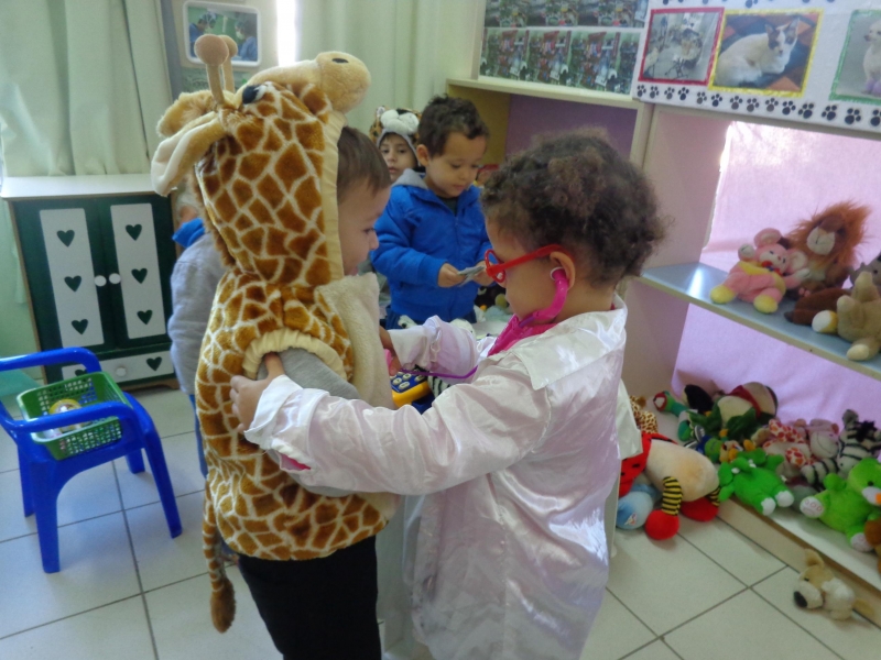 Crianças da Creche Maria Nair viram veterinárias