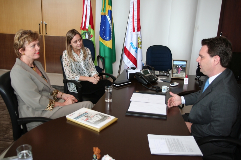  Embaixadora da Áustria faz visita à Prefeitura