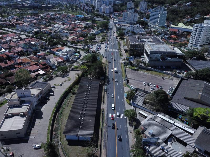 Prefeitura termina asfalto para terceira pista da SC-404