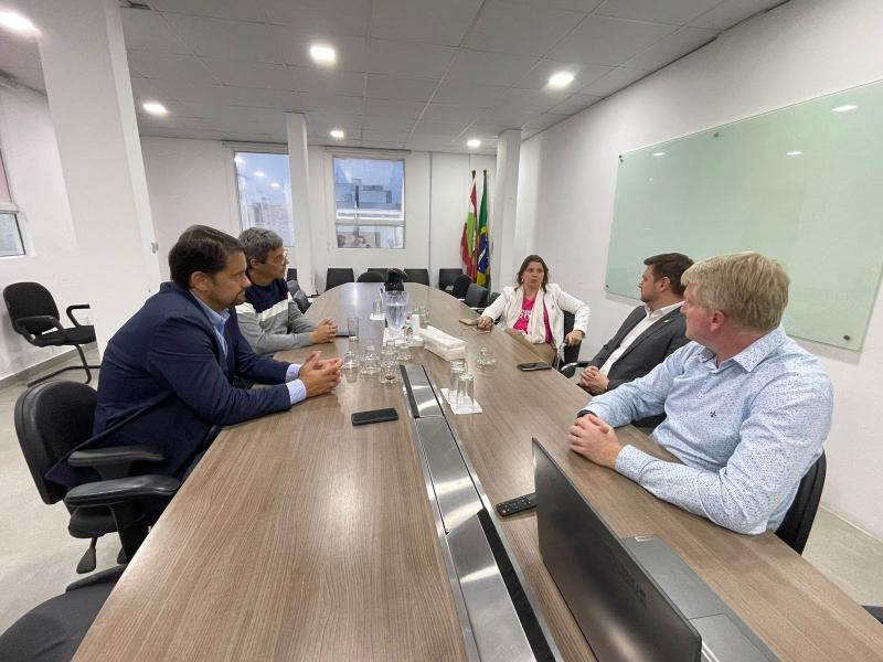 Fazenda de Florianópolis e JUCESC reúnem-se para buscar desburocratização dos processos