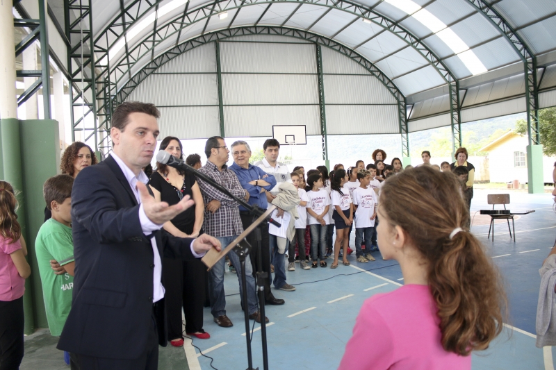  Escola do Norte da Ilha recebe quadra coberta