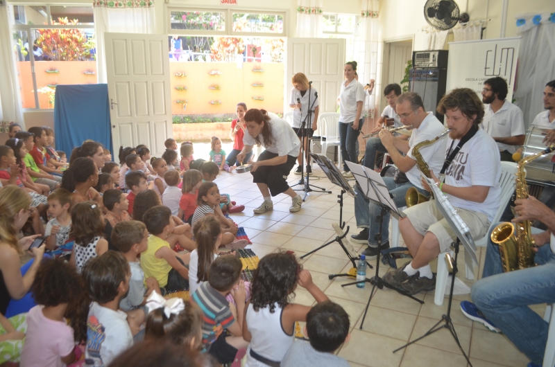 Escola Livre leva música para crianças