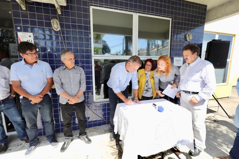 Ingleses: Prefeito assina ordem de serviço para construção da Academia da Saúde e reforma da unidade de saúde