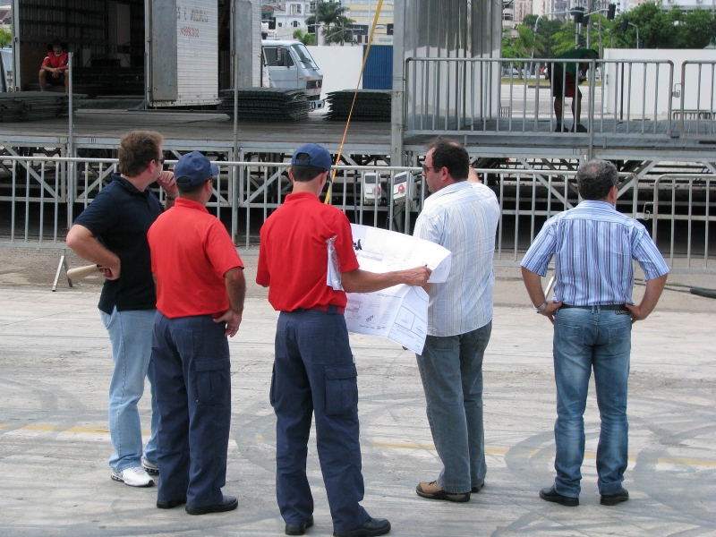 Corpo de Bombeiros fiscaliza obras na Passarela Nego Querido