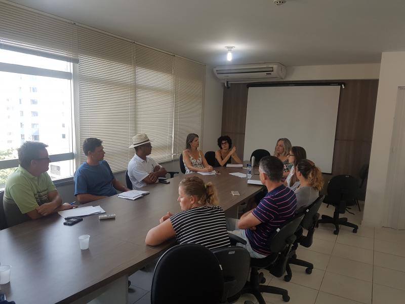 Reunião de agricultores orgânicos com a PMF e CDL para tratar da merenda escolar.
