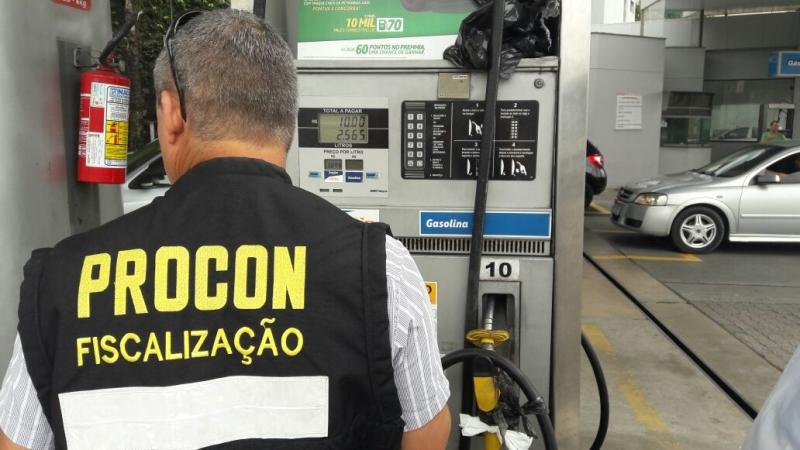 Procon da Prefeitura de Florianópolis verifica preço de combustíveis na Capital