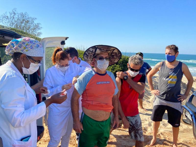 Prefeitura aplica mais 400 doses de vacinas contra a gripe em pescadores artesanais