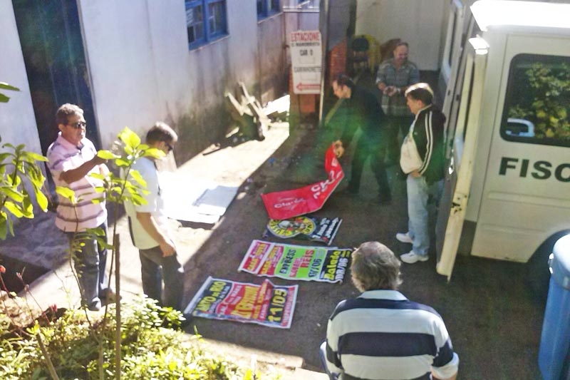 Firmeza com ambulantes e alvarás irregulares