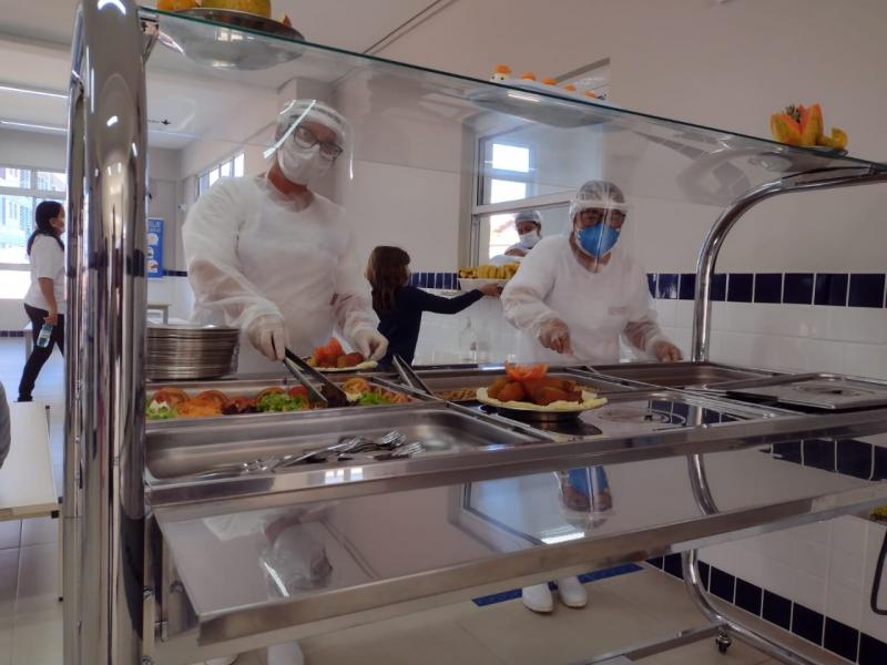 Buffets térmicos garantem alimentação em temperatura ideal na RME da capital