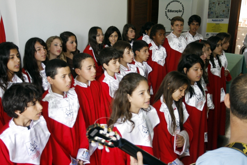 Coral da Rede Municipal de Educação prepara apresentações para o fim do ano