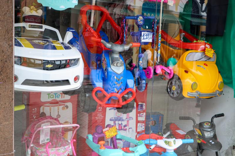 Procon de Florianópolis orienta consumidores na compra de presentes para o dia das crianças