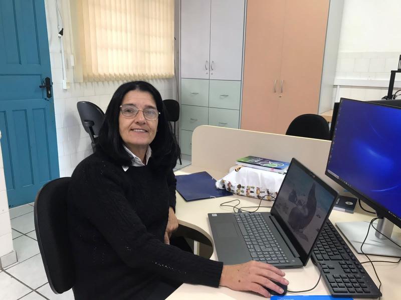 Professora da Prefeitura da Capital conclui o ensino superior aos 41 anos e chega ao pós-doutorado