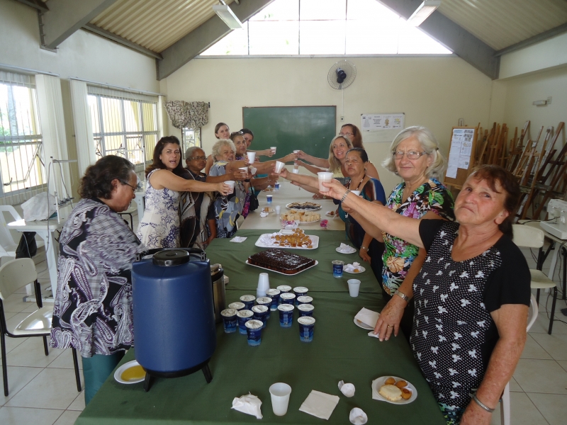 Idosas encerram atividades com confraternização