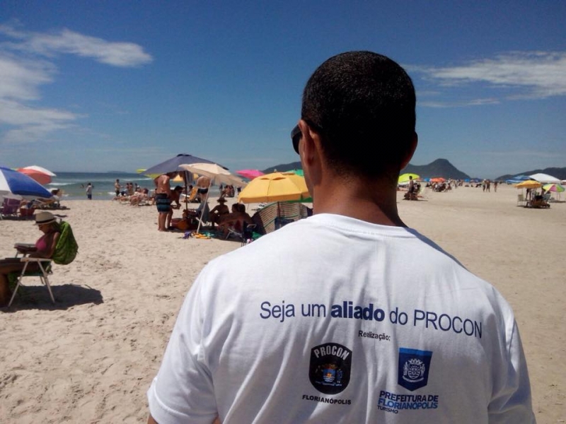 Procon vai às praias em defesa do consumidor