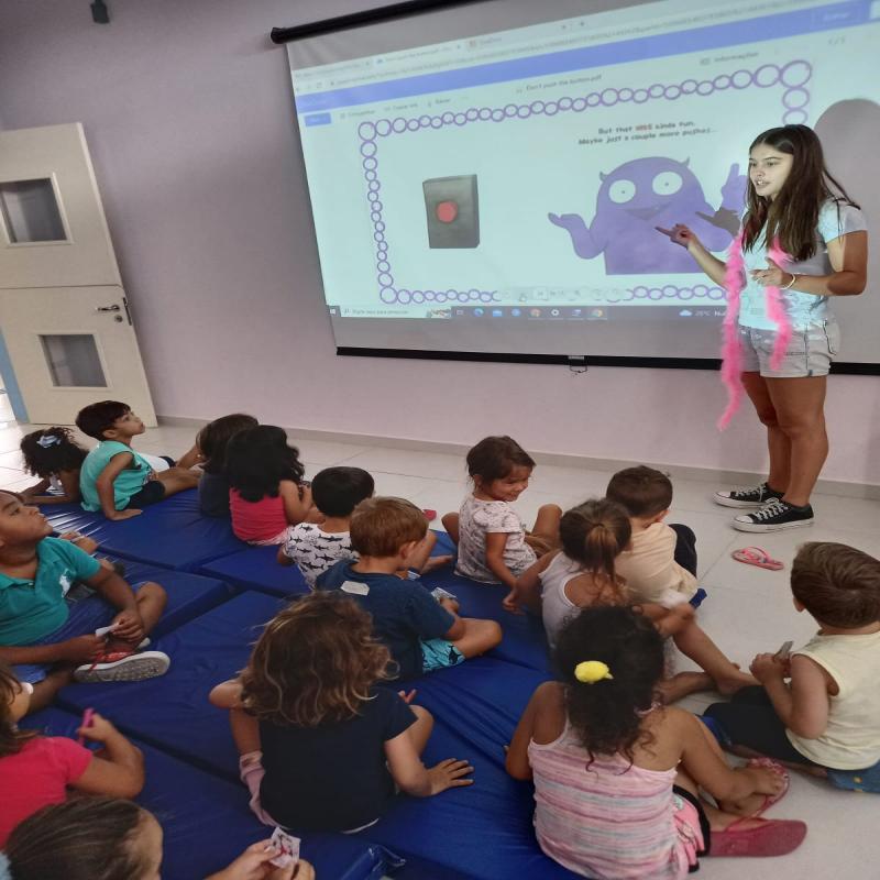 No programa da Prefeitura de Florianópolis, Educar no Verão, crianças aprendem inglês brincando