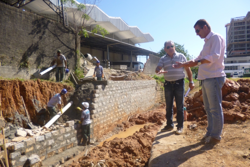 Prefeitura inicia obras no canal do Figueirense