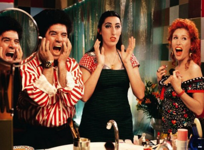 Cine Pitangueira exibe Kika, de Almodóvar
