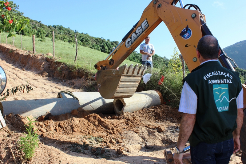Floram recoloca obstáculos em área desmatada