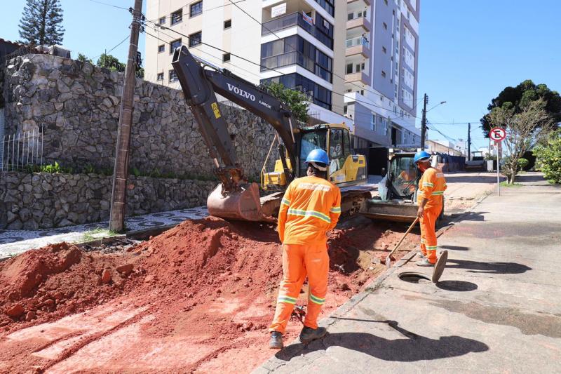 Começa o Asfaltaço da Rua Alameda Gov. Heriberto Hülse