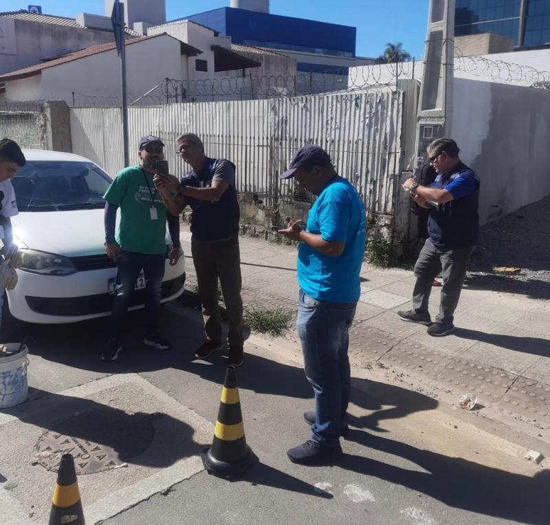 PACTO: Blitz Sanear intima moradores do Saco Grande após denúncia de despejo de esgoto em terrenos vizinhos