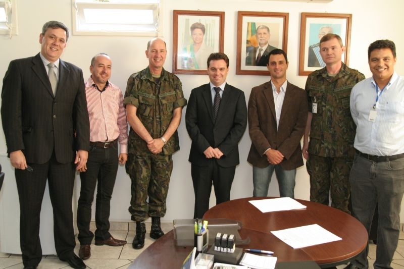 Prefeitura e Base Aérea assinam protocolo de intenções