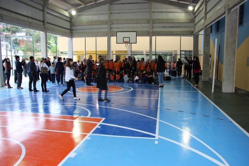 Escola da Costeira ganha quadra coberta
