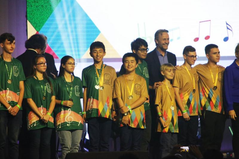 Estudantes da rede municipal de ensino de Florianópolis recebem medalhas de ouro na OBMEP