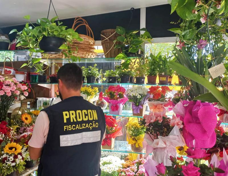 Dia dos Namorados: Procon de Florianópolis divulga pesquisa de preços de presentes para os apaixonados 