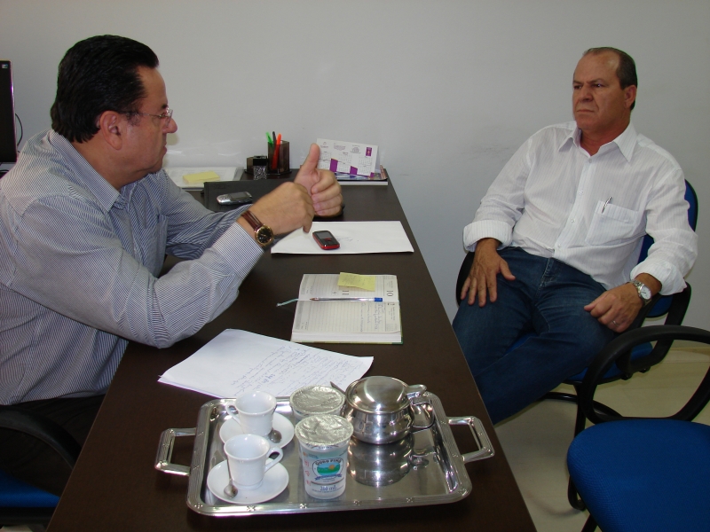 Vereador Erádio Gonçalves visita SMSDC e discute ações de assistência social e segurança no Município