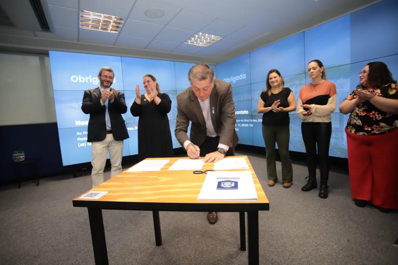 Prefeitura de Florianópolis assina convênio com Ministério da Saúde para contratação de profissionais 