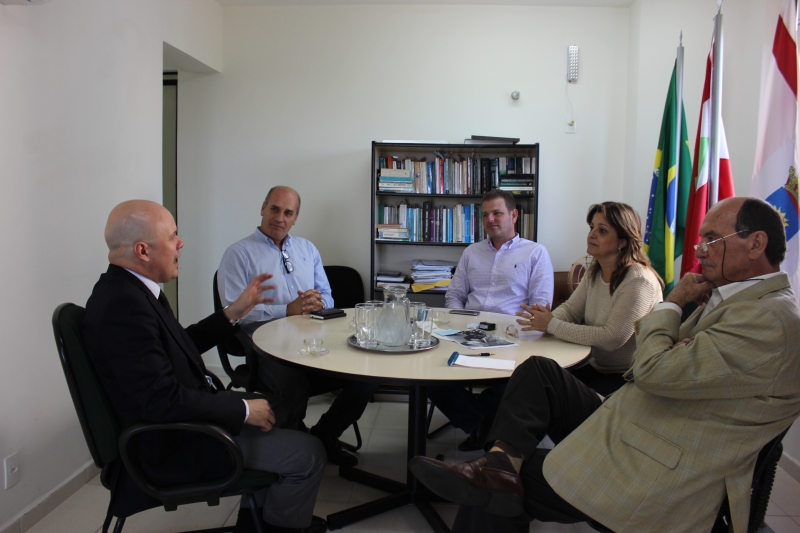 Juiz da Fazenda Pública da Capital visita a Floram