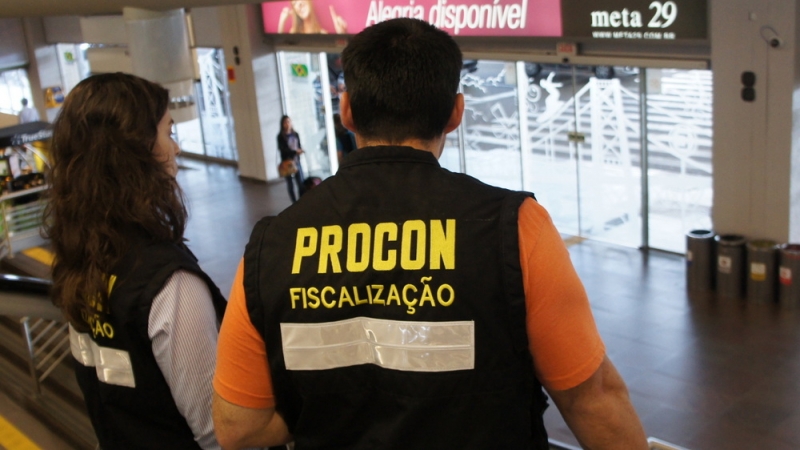 Procon Municipal aplica multa a empresas aéreas 