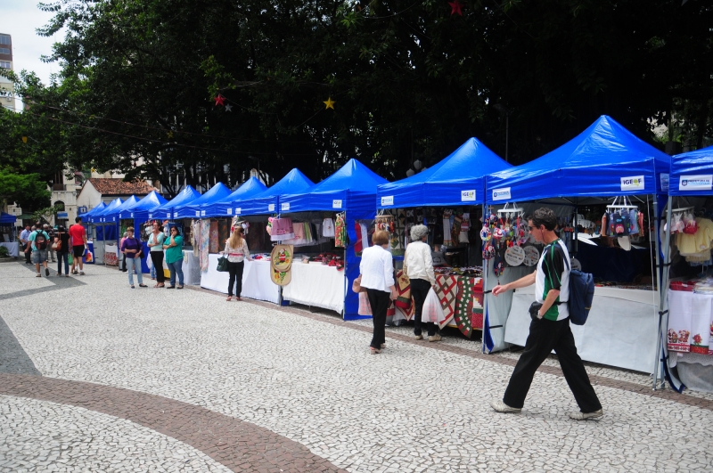 Feira do largo da Catedral recebe novas barracas 