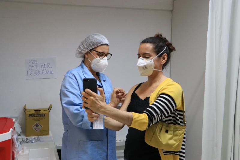 Florianópolis segue vacinando população contra Covid-19 nesta sexta 